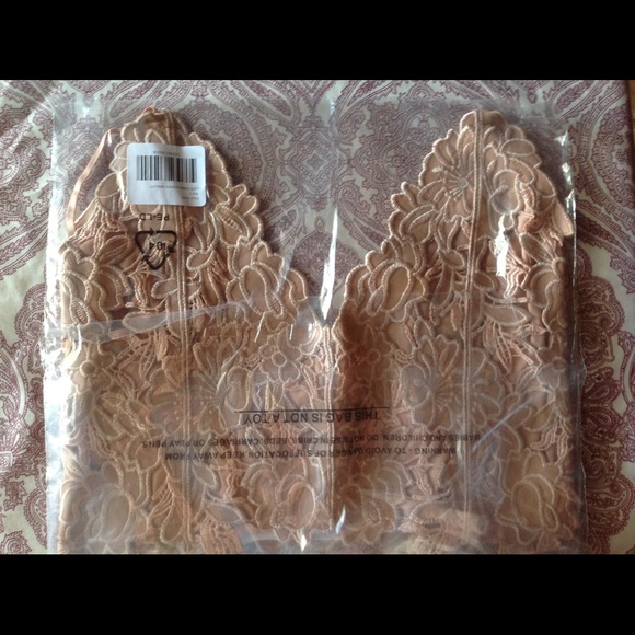 HP! NWT Lace Embroidered Bralette - Picture 4 of 4